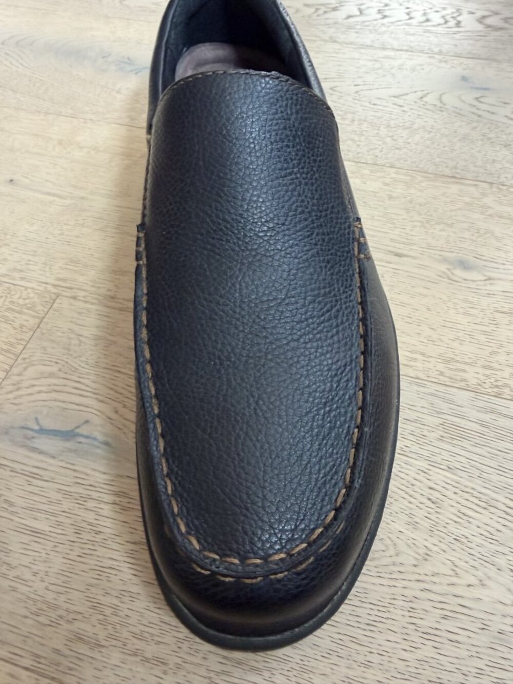 Versatile BORN black loafer